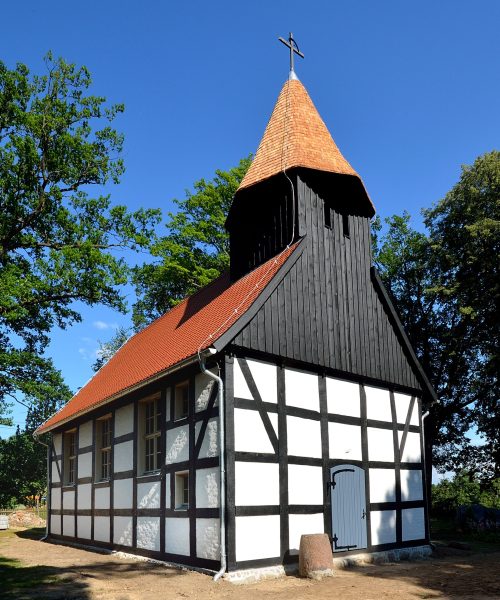 Kosciół w Karnieszewicach Kosciół w Karnieszewicach